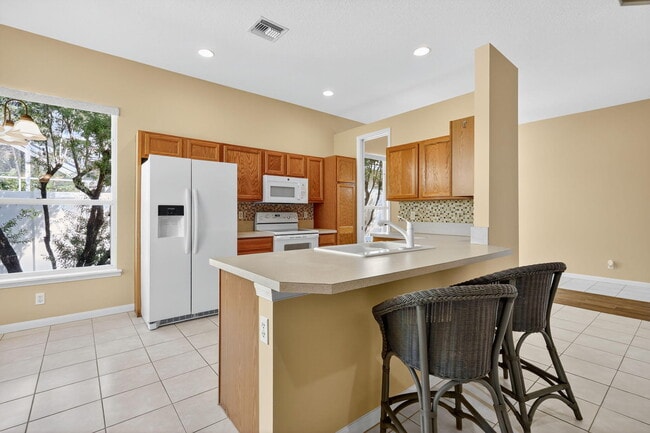 Building Photo - 8650 High Cay