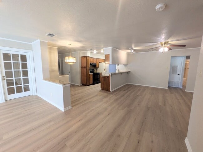 Building Photo - 6618 Cloverbend St