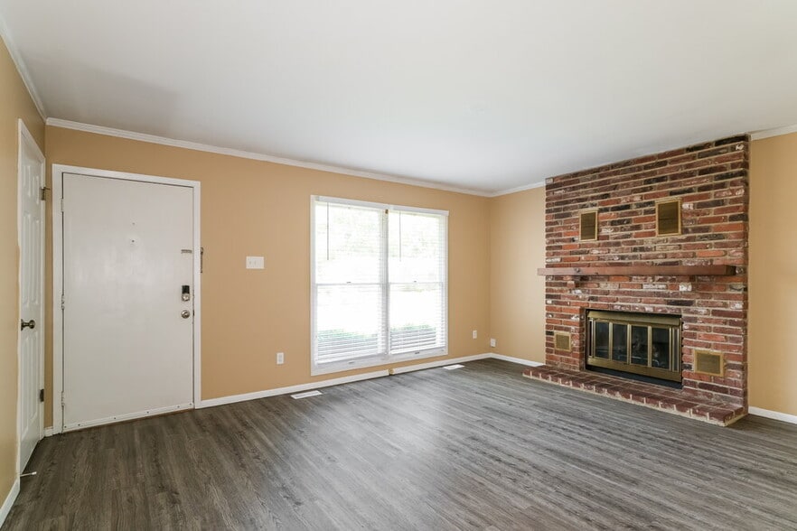 Building Photo - 174 Birchleaf Dr