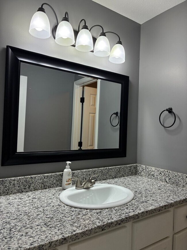 Building Photo - 964 Timberwood Dr