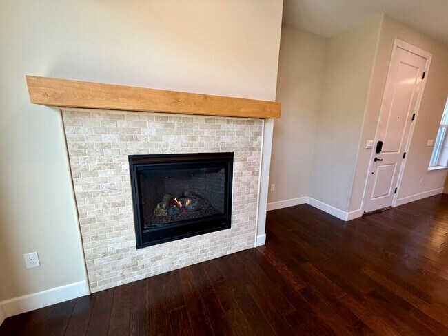 Building Photo - 1991 Wind Ranch Rd