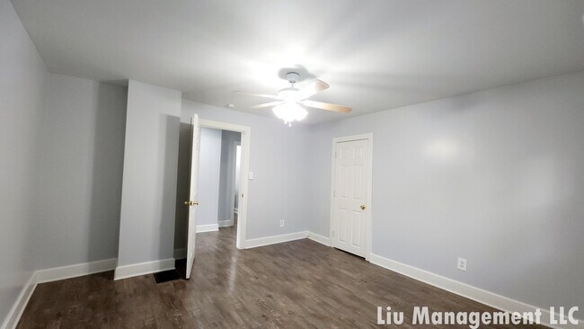 Building Photo - 1029 N Holmes Ave