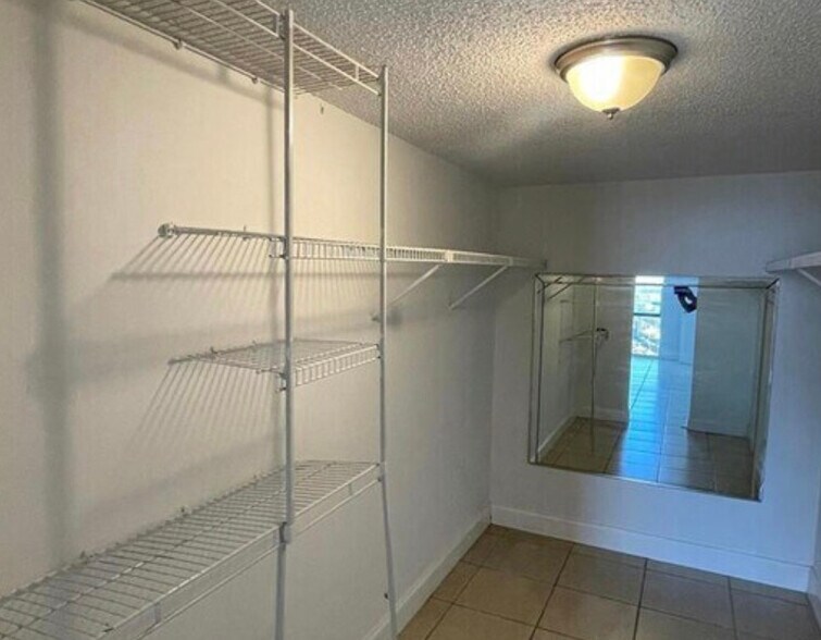Building Photo - 13499 Biscayne Blvd