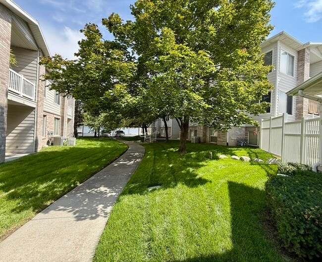 Building Photo - Murray Condo