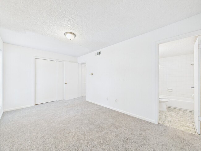 Building Photo - 781 Country Pl Dr