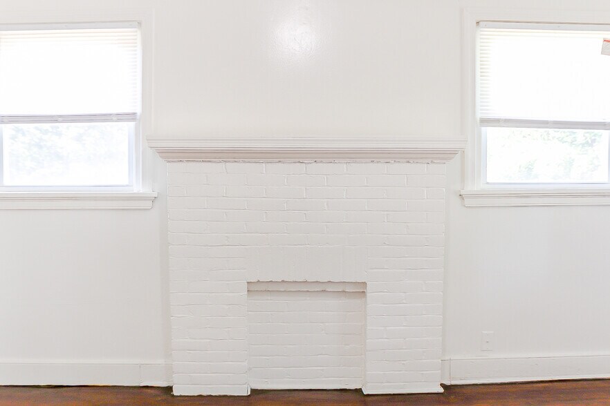 Building Photo - 1407 Chambers St