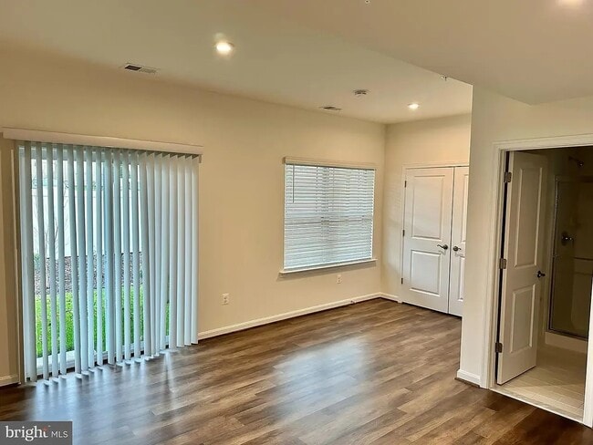 Building Photo - 209 Jenkins Way