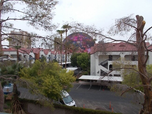 Building Photo - 260 E Flamingo Rd