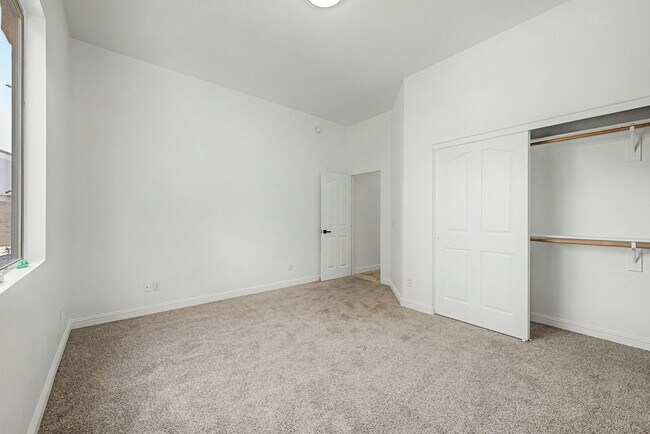 Building Photo - 1900 E Woodsman Pl