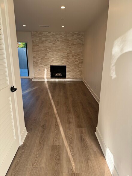 Building Photo - 10434 Baird Ave