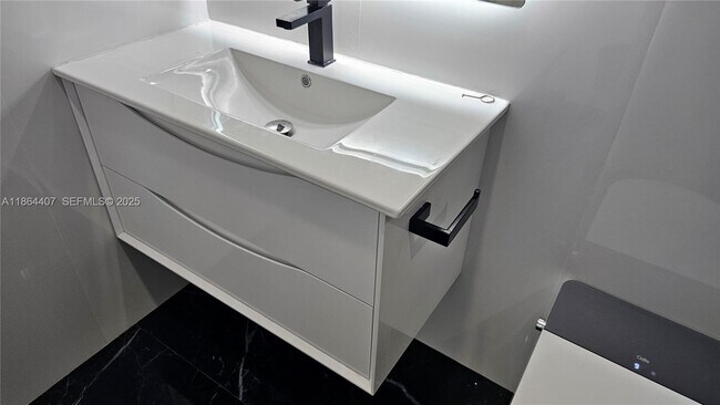 Building Photo - 1861 NW N River Dr