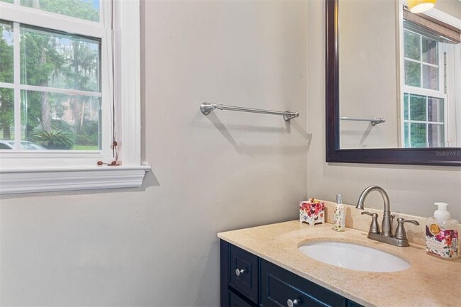 Building Photo - 2506 SW 9th Dr