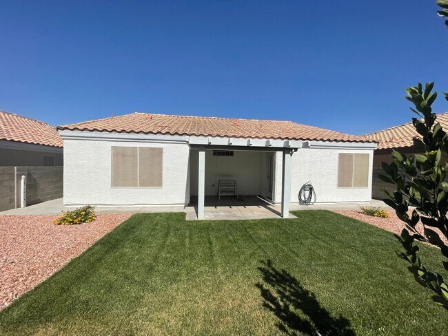 Building Photo - Charming Single-Story Home with 3-Car Gara...
