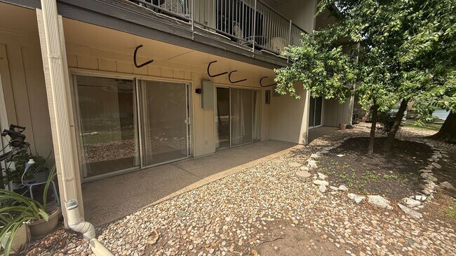 Building Photo - Gorgeous Condo nestled right on Lady Bird Lake!