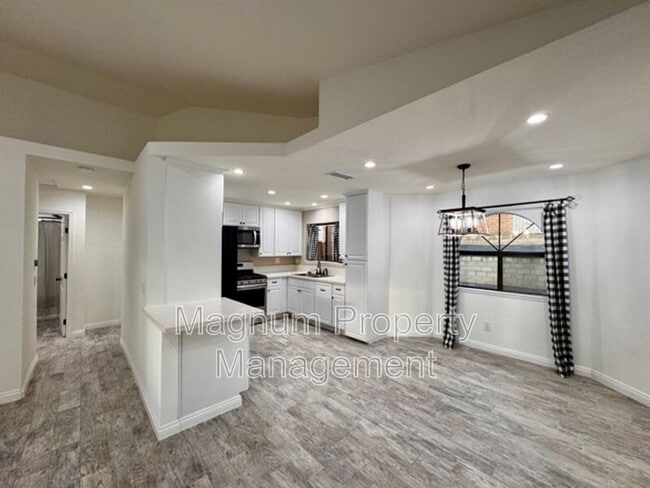 Building Photo - 27776 Spring Meadow Ct