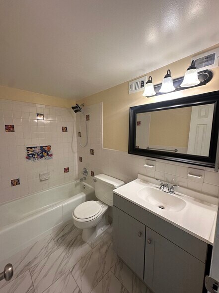 Building Photo - 6001 Arlington Blvd