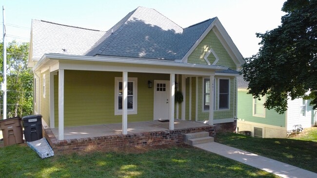 Building Photo - 1401 Forest Ave