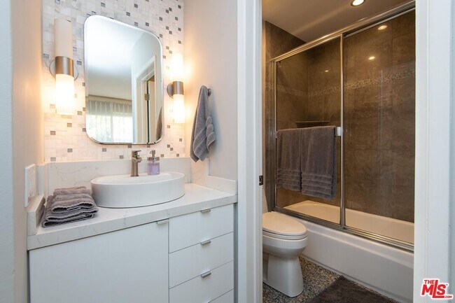 Building Photo - 18065 Coastline Dr