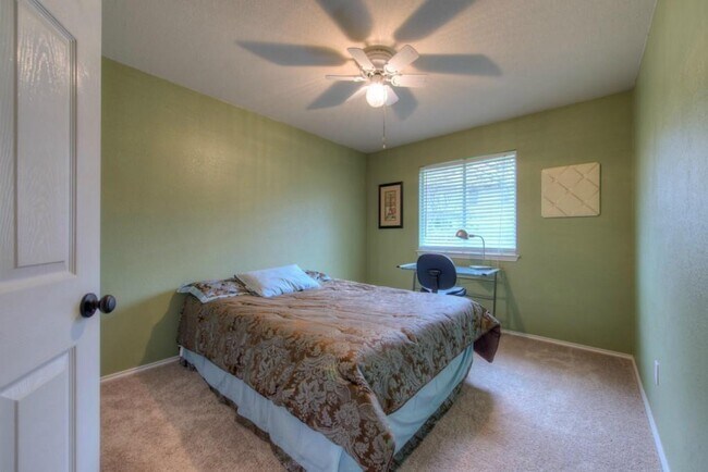 Building Photo - 14616 Montoro Dr