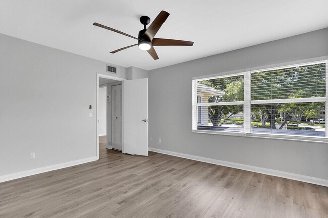 Building Photo - 8156 Chelsea 56c Ct