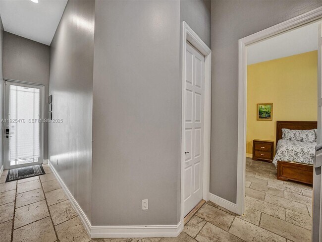 Building Photo - 2356 Wilton Dr