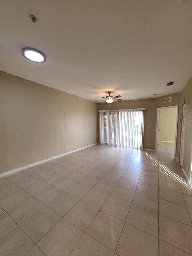 Building Photo - 1169 Golden Lakes Blvd