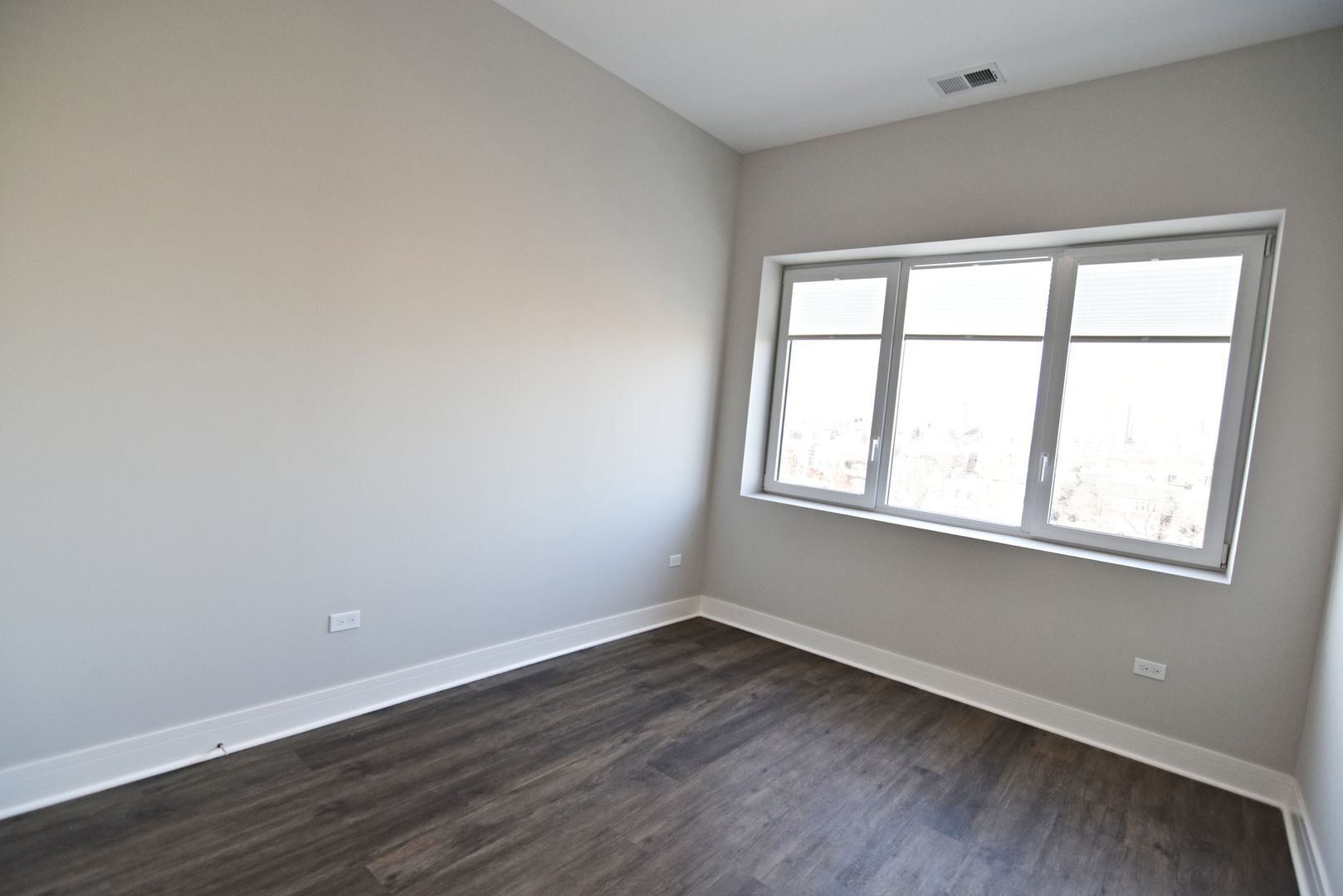 Building Photo - 957 W Irving Park Rd