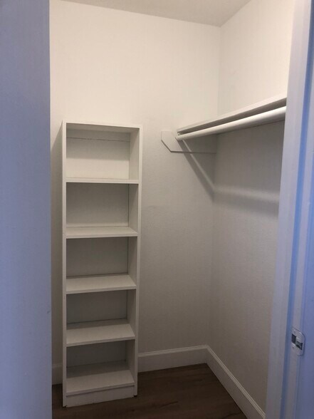 Building Photo - 15115 Mesa Dr