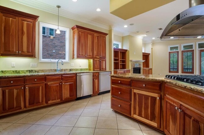 Building Photo - 7516 Pinehurst Ct