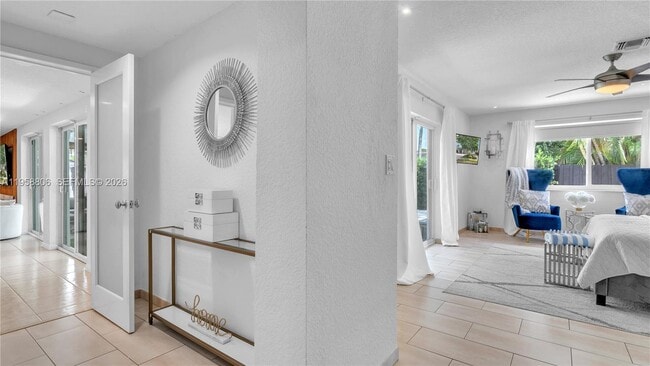 Building Photo - 1715 NE 40th St