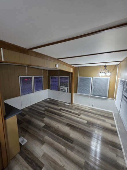 Building Photo - 905 W 37th Ave