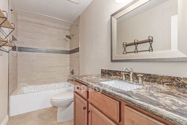 Building Photo - 1028 E Orchid Ln