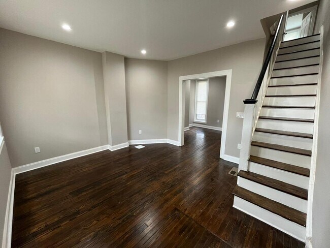 Building Photo - 2314 S 66th St