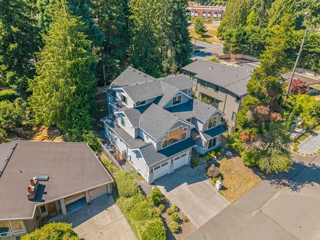Building Photo - 4bd/4.75ba Bellevue House