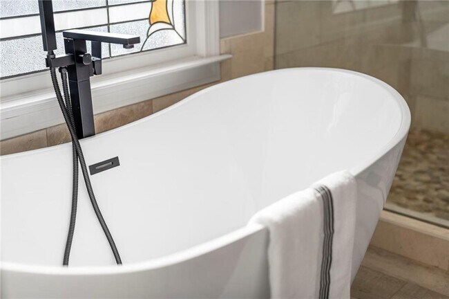 Building Photo - 870 Longstone Landing