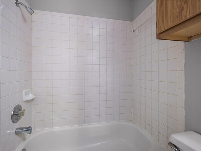 Building Photo - 1411 Hollow Tree Blvd