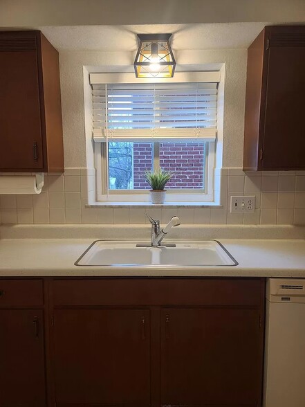 Kitchen cont. - 5400 Eichelberger St