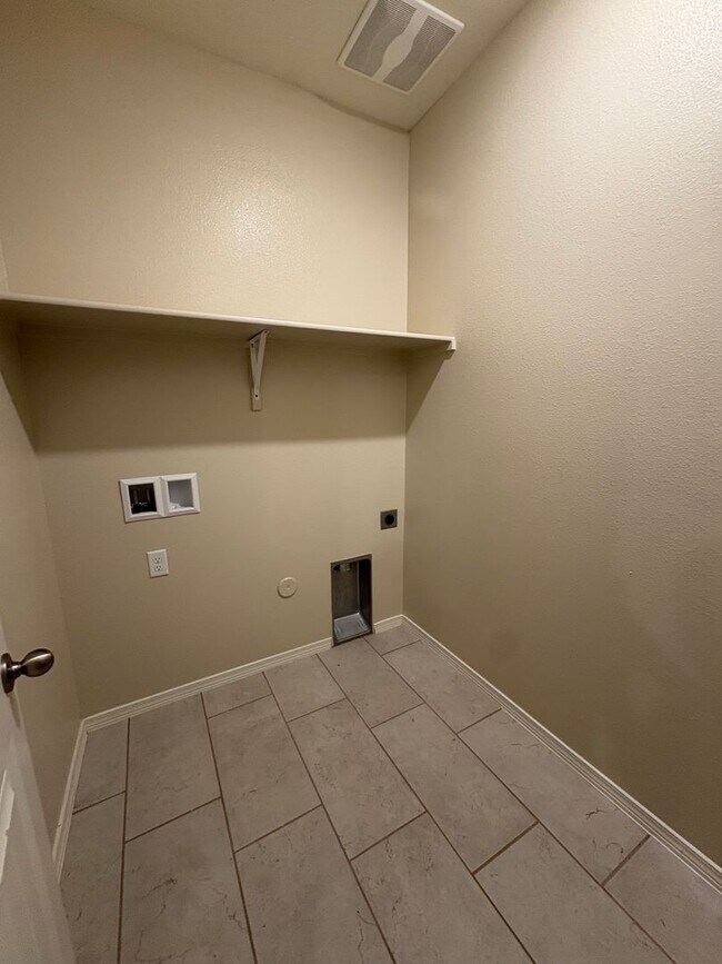 Building Photo - Home for rent in Socorro