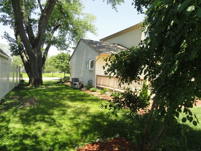 Building Photo - 417 E Central Ave