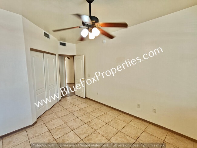 Building Photo - 5541 N Silver Stream Way