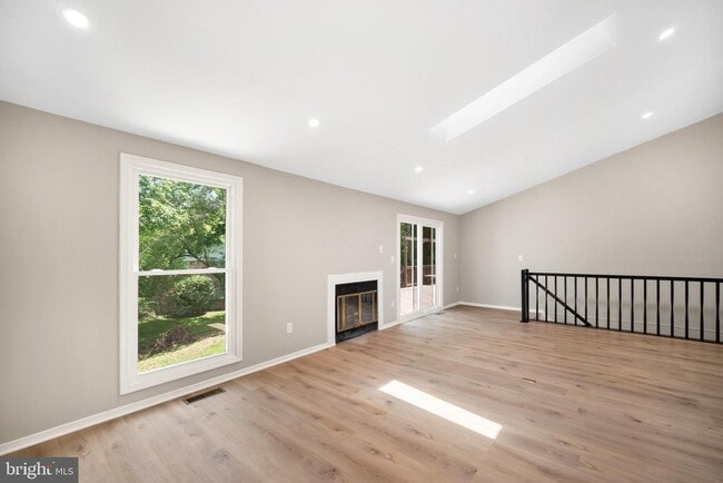 Building Photo - 8200 Clay Dr