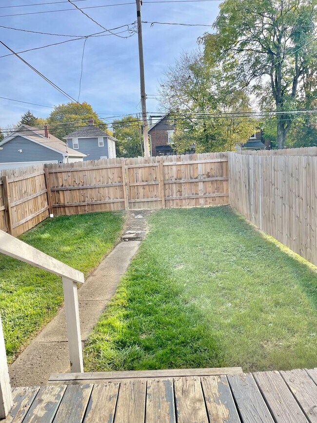 Building Photo - 918 Carpenter St