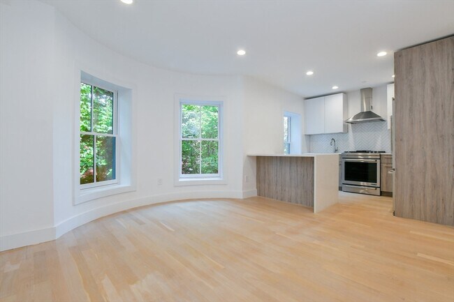 Building Photo - 55 E Springfield St