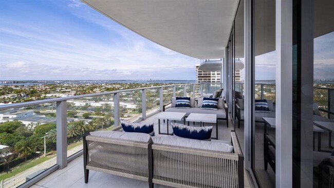 Building Photo - 3100 N Ocean Dr