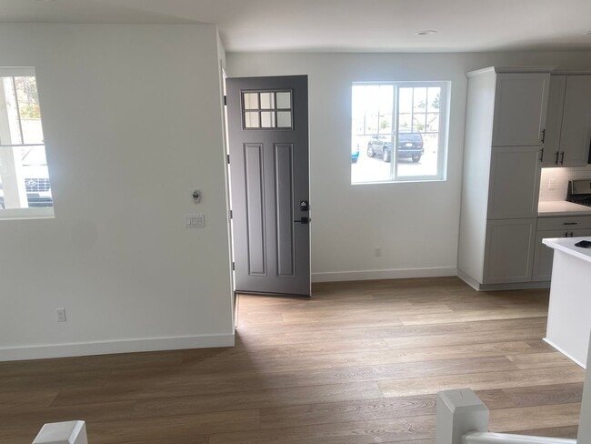 Building Photo - Stunning, Brand new 3BD/2.5BA home in Righetti Ranch