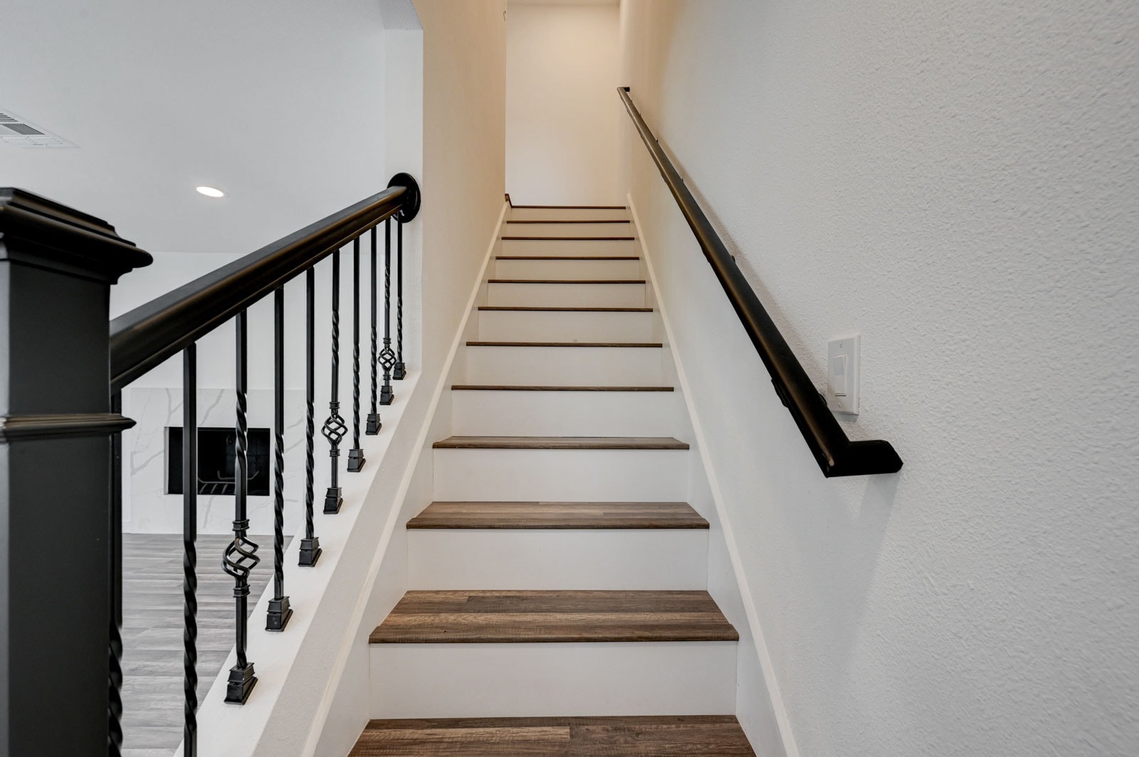 Building Photo - 571 Greenbriar Townhouse Way