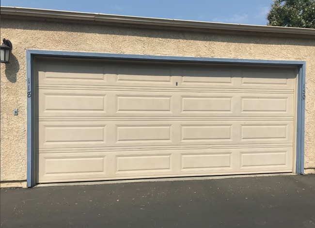 Building Photo - 2 bed, 1 bath Spring Time condo