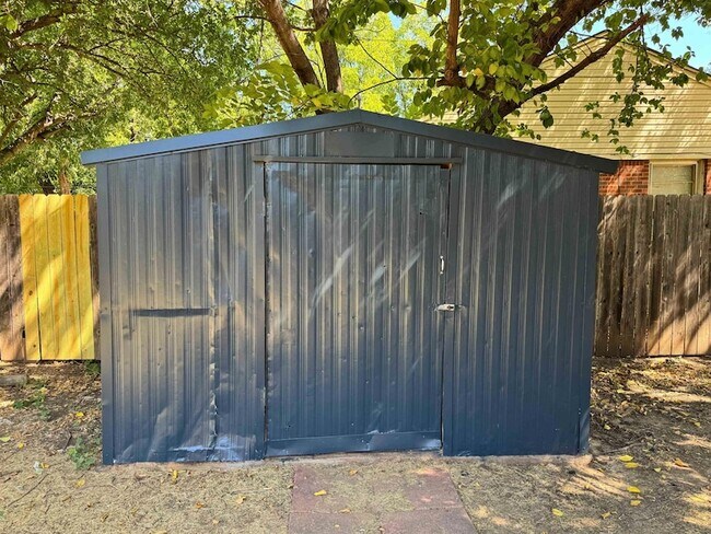 Building Photo - 3032 Pool St