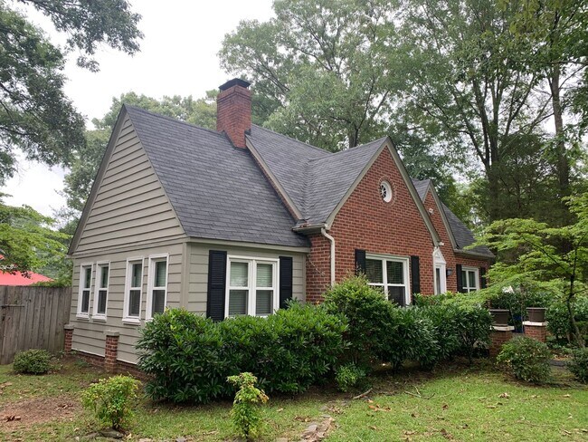 Building Photo - Lovely home in the Haymount Area - Available 4/15/2026