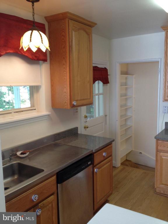 Building Photo - 7017 Murray Ln